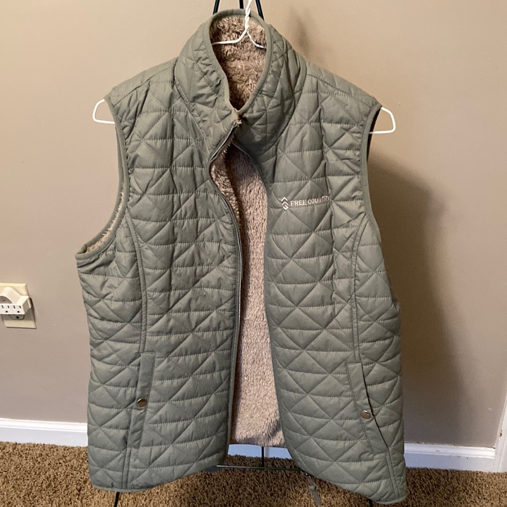 Woman’s Medium Reversible Free Country Vest